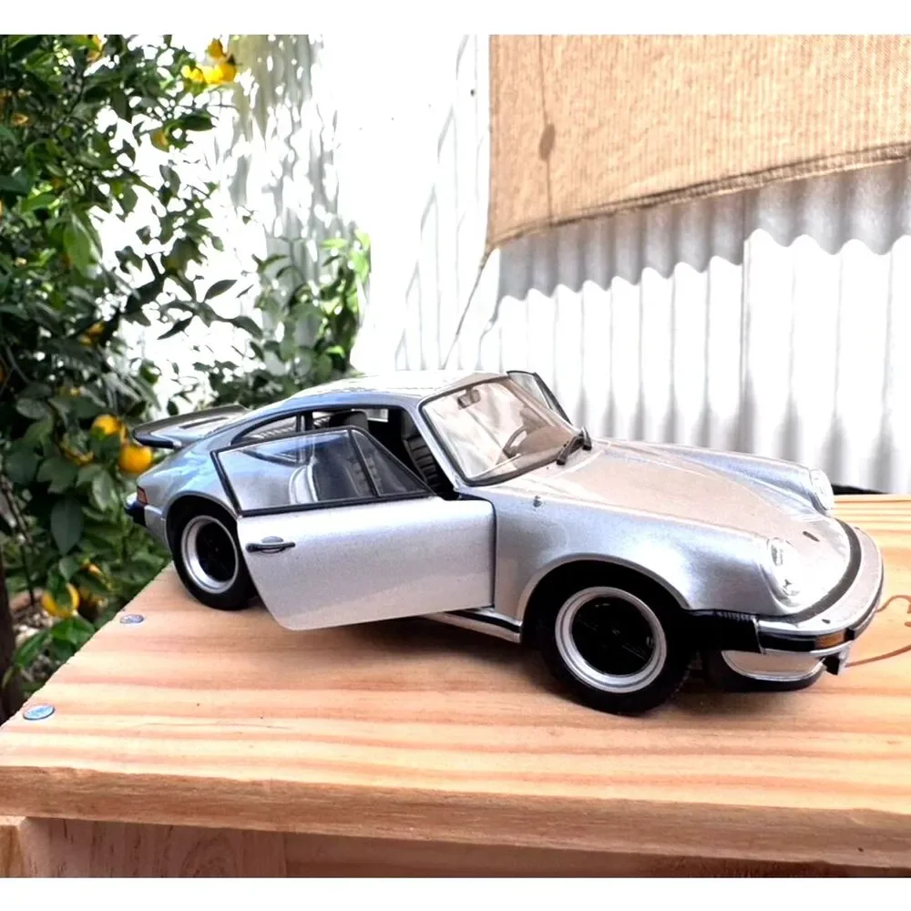 2018 Welly Porsche Silver 1974 911 Turbo Coupe #24043 Diecast Model Car